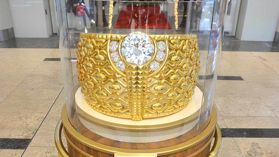 The largest gold ring in the world displayed at dubai shopping mall - Mia Ishaaq