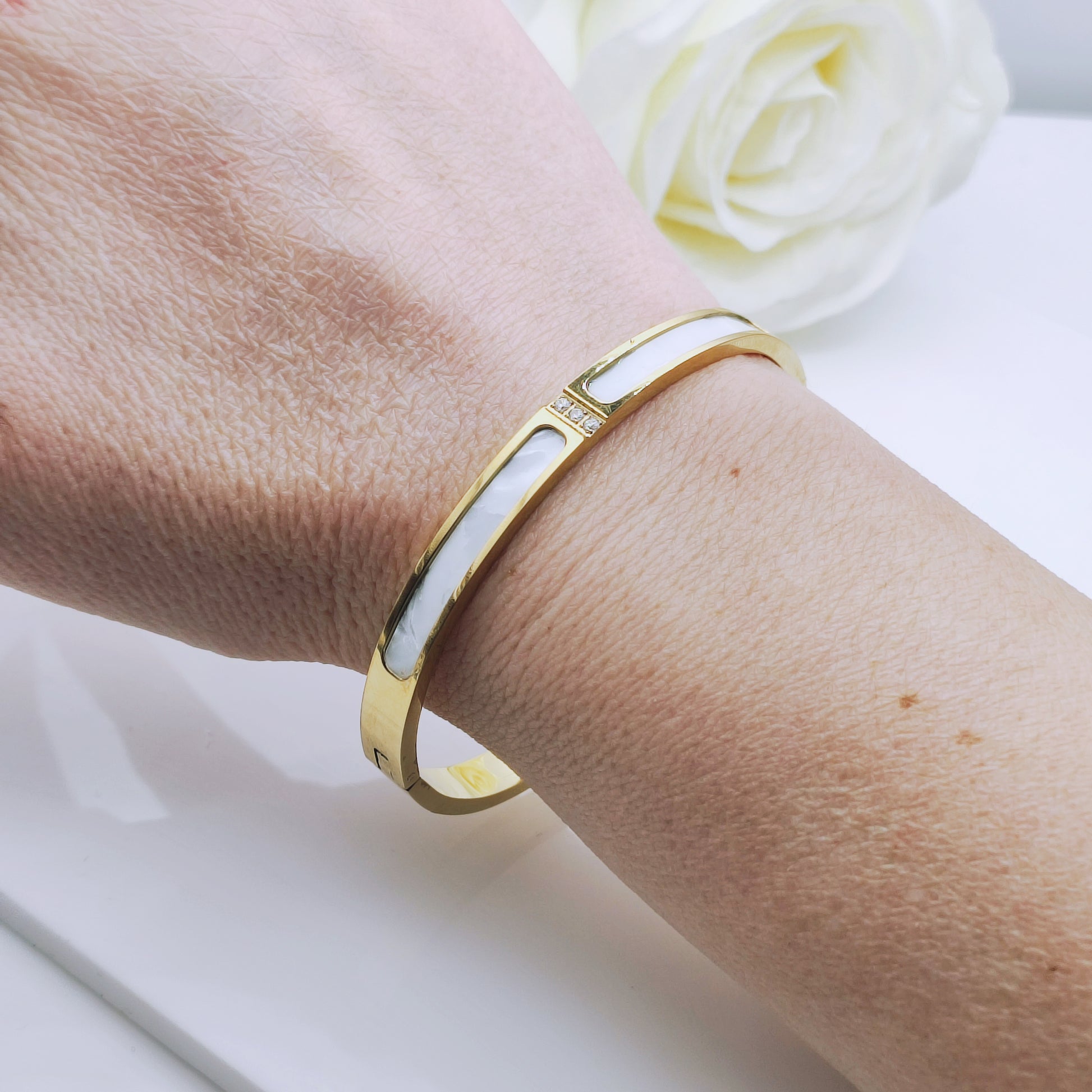 18k gold plated stainless steel shimmering bangle bracelet - Mia Ishaaq