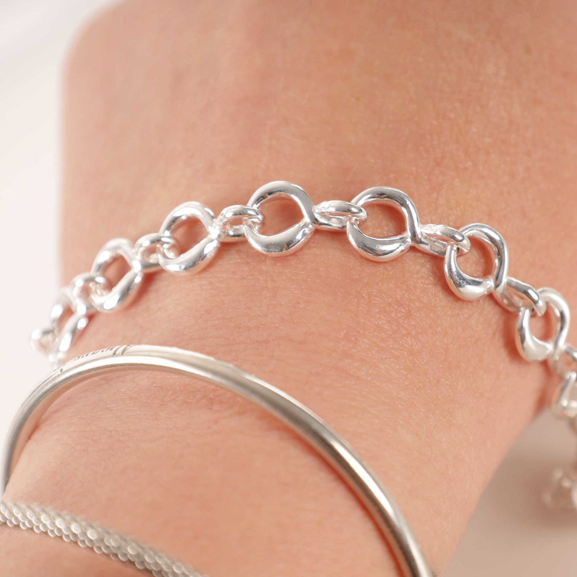 Sterling silver twist link chain heart tag bracelet for women and teens - Mia Ishaaq