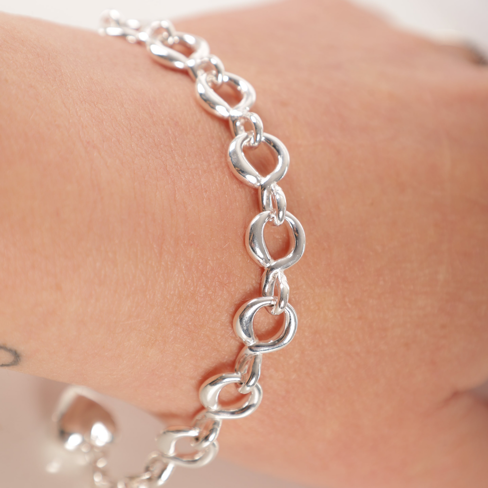 Sterling silver twist link chain heart tag bracelet for women and teens - Mia Ishaaq