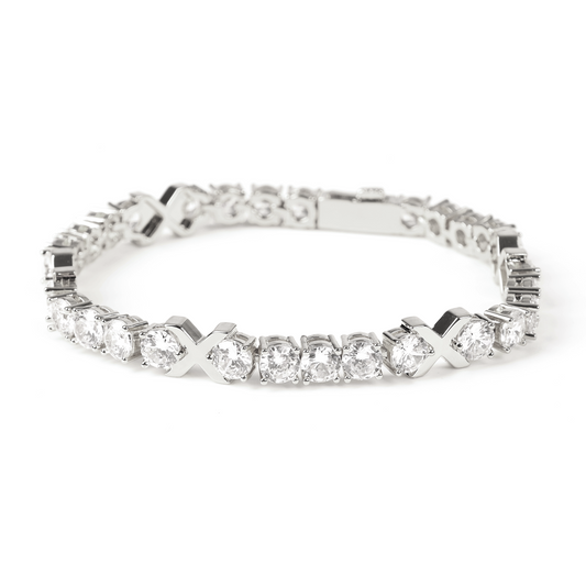 This exquisite Gemma XO Cross Love Bracelet by Mia Ishaaq showcases round and X-shaped links adorned with clear stones and is enhanced by a lustrous 18k white gold plating.