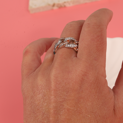 Side view of the model's hand wearing the sterling silver and rose gold Cuban link ring - Mia Ishaaq